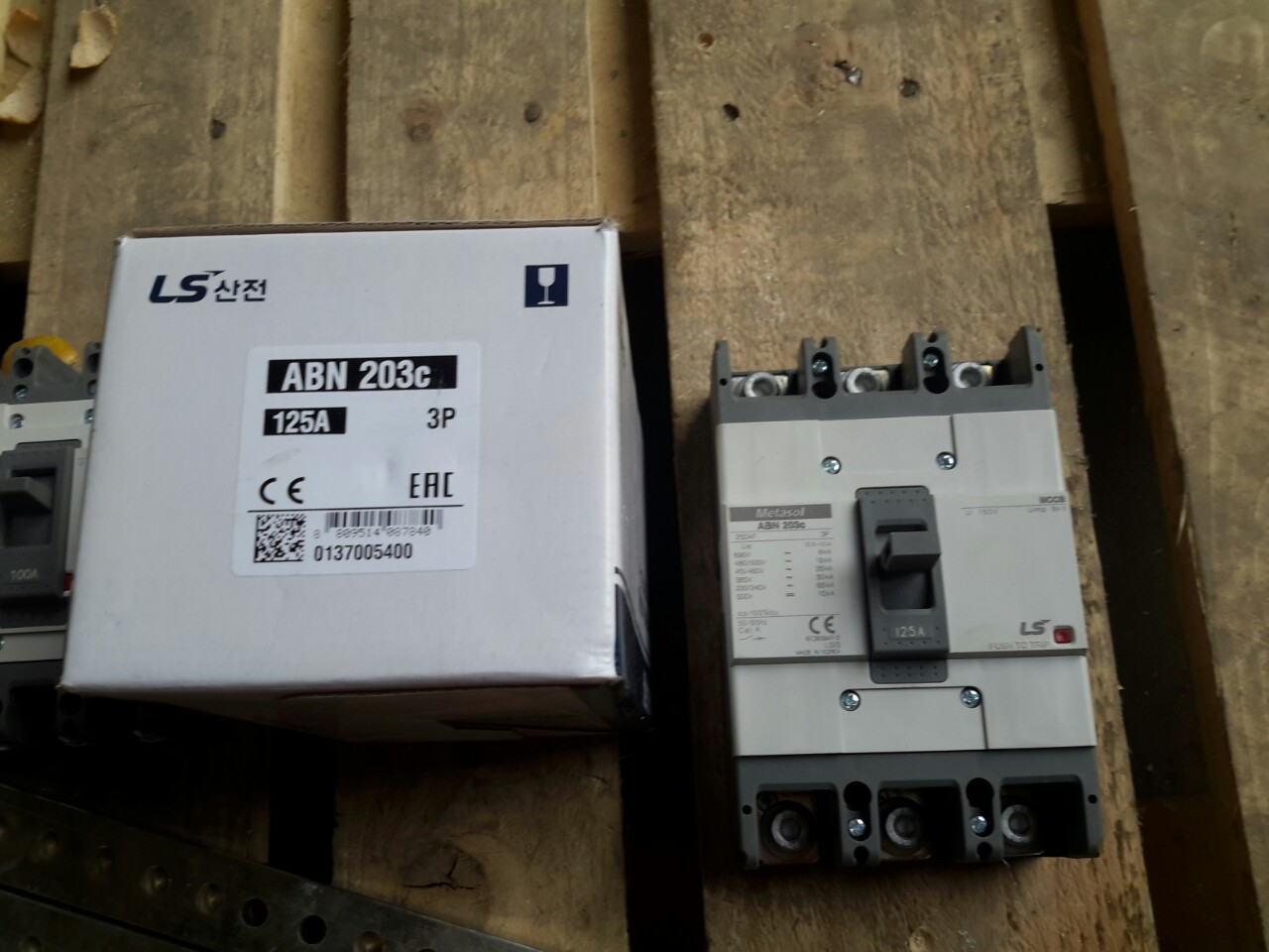 Aptomat MCCB 3P 125A 30kA LS ABN203c